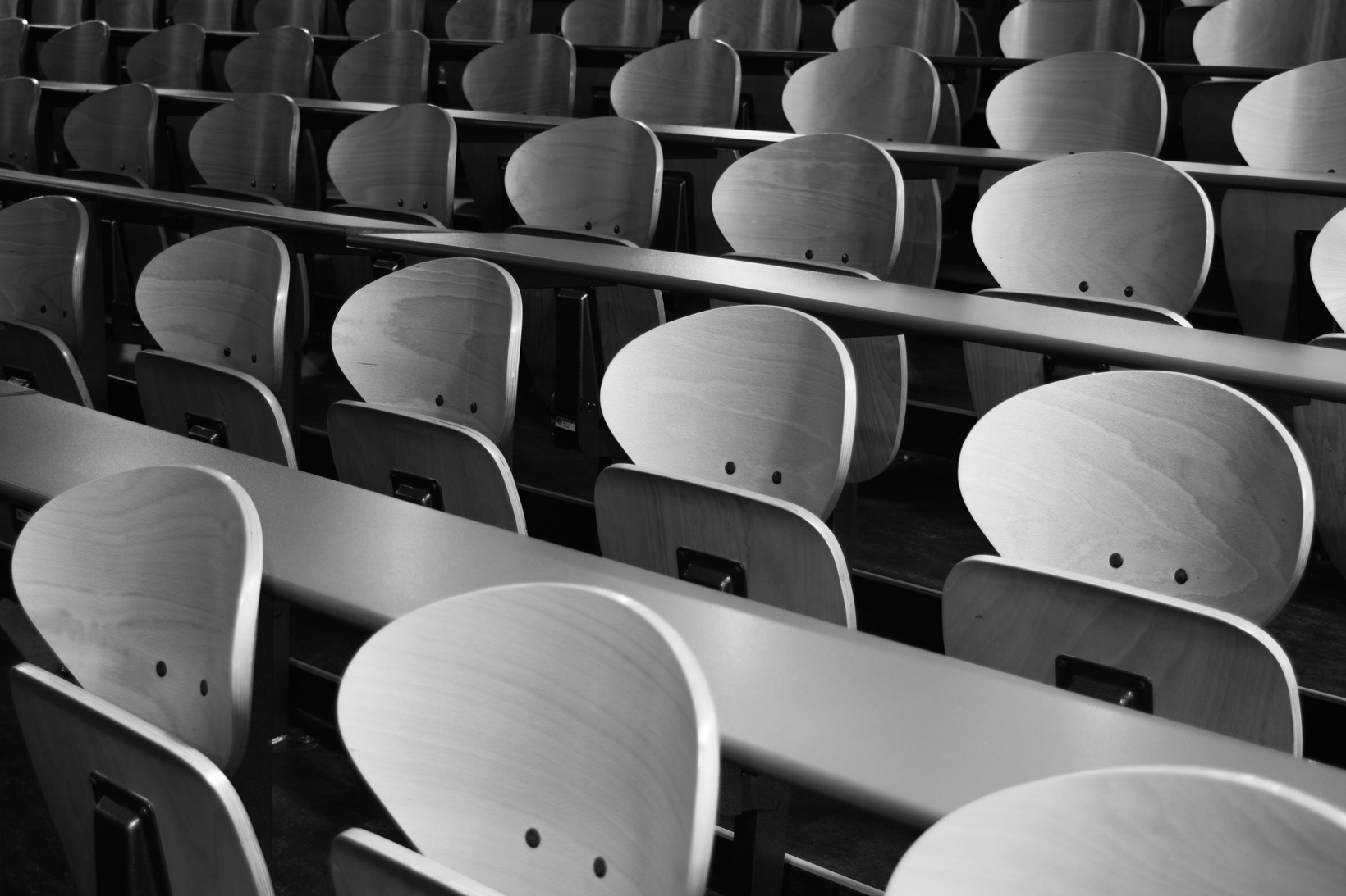 Al momento stai visualizzando L’ABBANDONO SCOLASTICO IN VALLE D’AOSTA